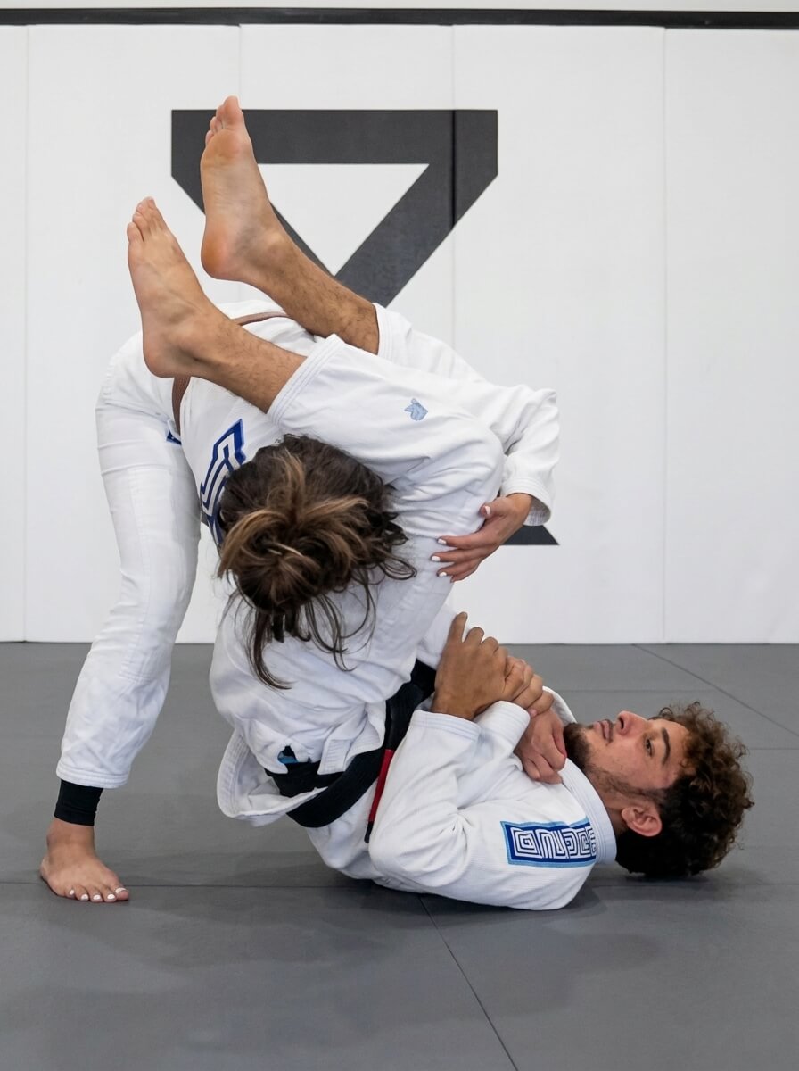 Alexandre Duarte demonstrating an armbar entry